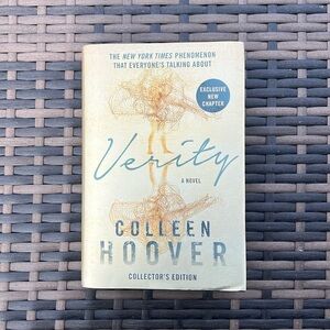 Colleen Hoover’s ‘Verity’ Collector’s Edition (with exclusive new chapter!)